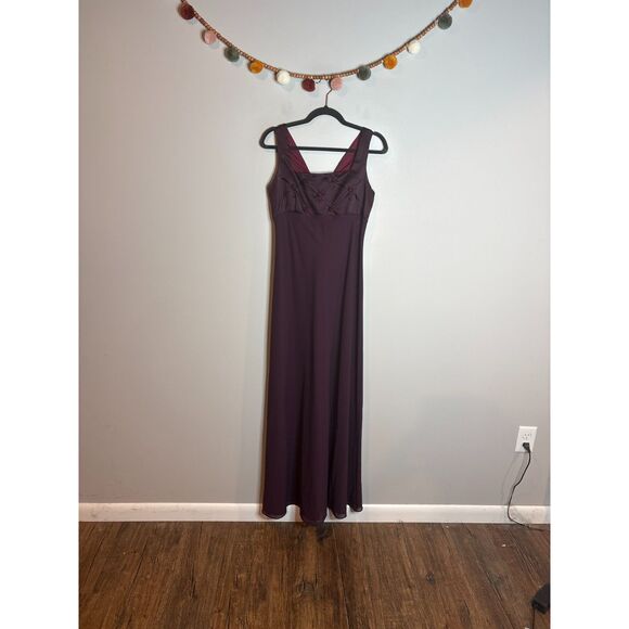 Betsy & Adam Dresses & Skirts - Y2K Betsy & Adam burgundy lace up back formal prom dress